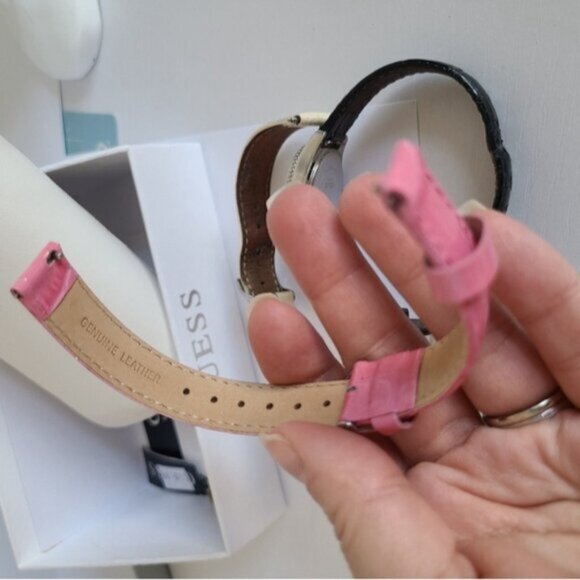 GUESS Y2K Silver Crystal 3 Genuine Leather Alligator Texture Wrist Straps Watch - Picture 10 of 15